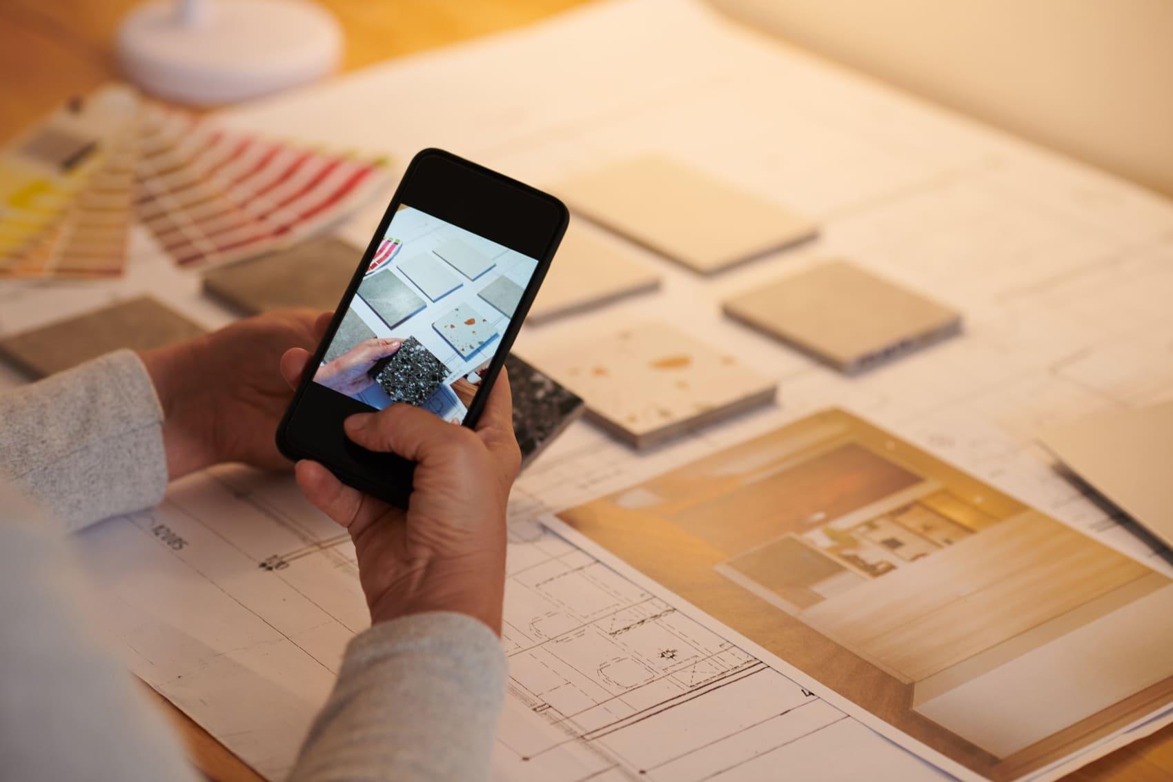 Realidad Aumentada Móvil con Awellusk: Prueba Virtual sin Límites.