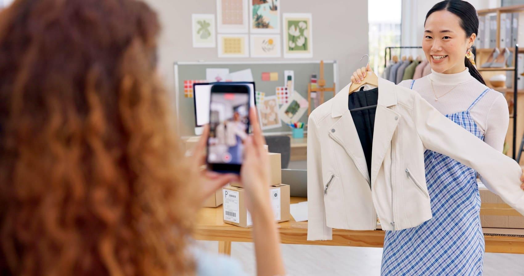 Más Allá de la Pantalla: Cómo la RA Cambia Nuestra Interacción.